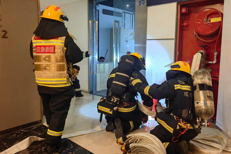 香港消防处：成功在一些楼宇内找到生还者